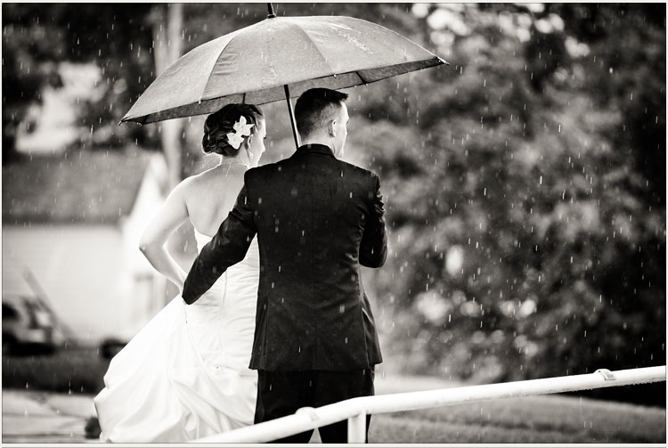 Bride and Groom Rain Photographs in Minneapolis Minnesota